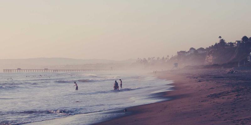 复古风格与现代网络技术的融合：蓝博科技在车联网与智慧交通领域的技术解决方案探索