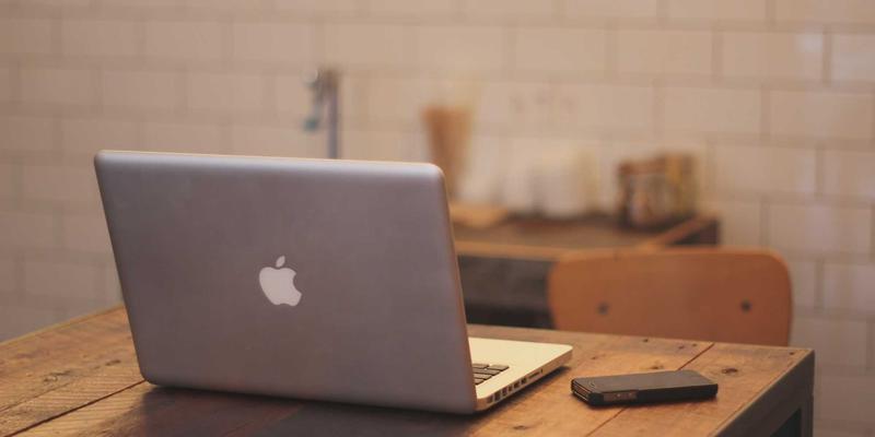 蓝博科技智慧医疗物联网解决方案：以复古风格美学重塑设备管理与数据集成